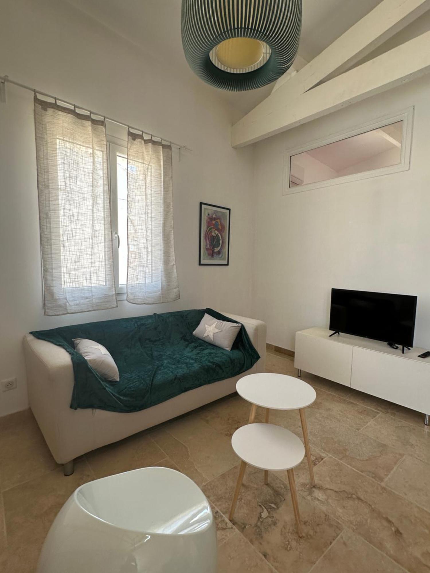 Appartement Avec Vue Sur L Eglise Des Saintes Zewnętrze zdjęcie