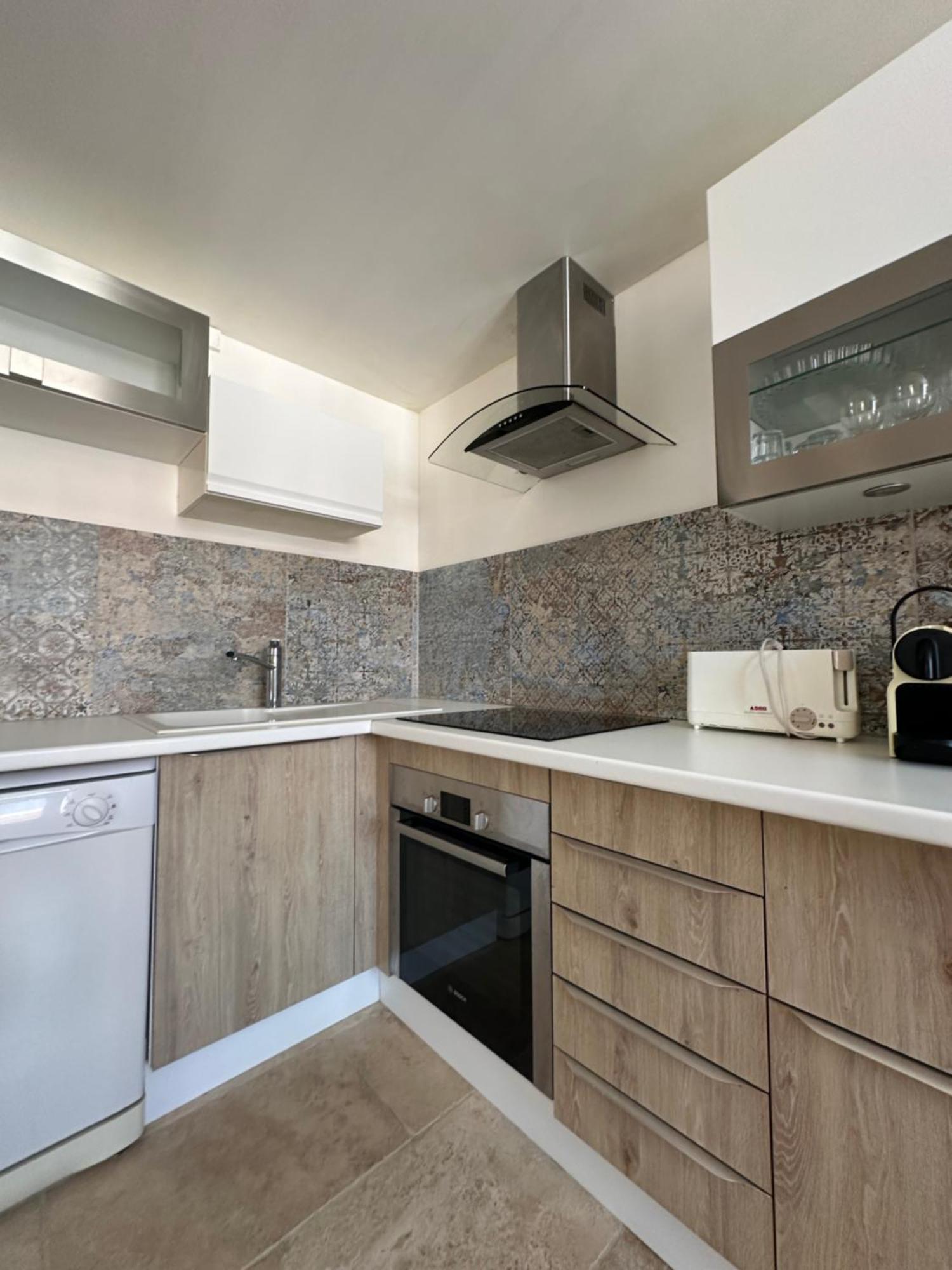 Appartement Avec Vue Sur L Eglise Des Saintes Zewnętrze zdjęcie