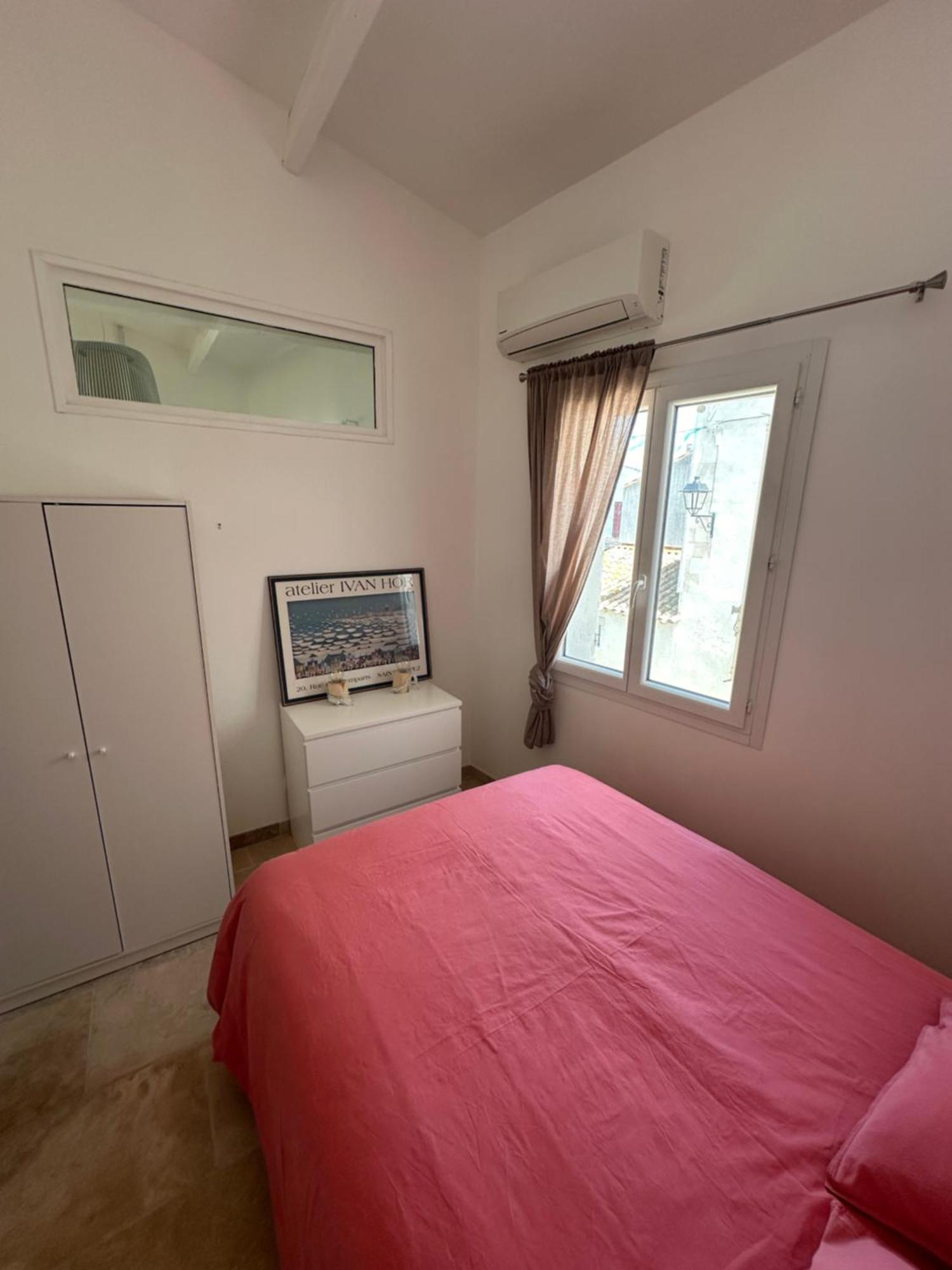 Appartement Avec Vue Sur L Eglise Des Saintes Zewnętrze zdjęcie