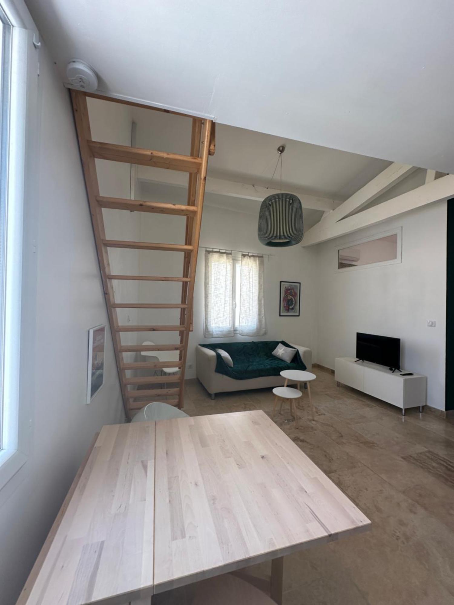 Appartement Avec Vue Sur L Eglise Des Saintes Zewnętrze zdjęcie